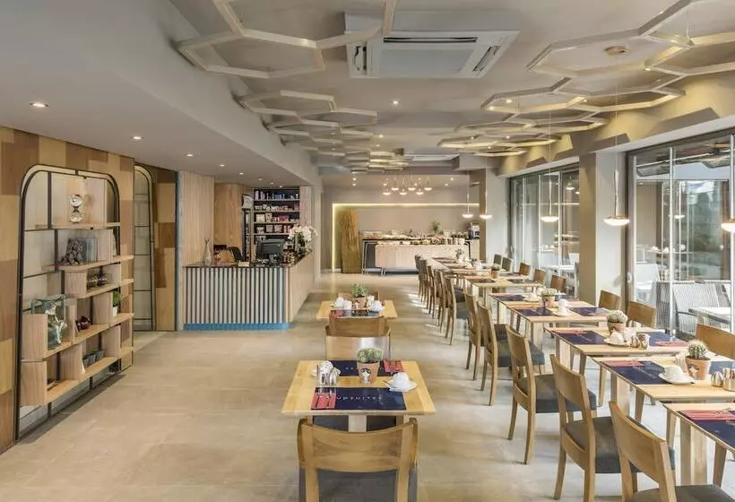 Fotos del hotel Upsuites:  8