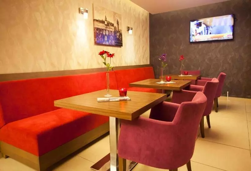 Fotos del hotel Helikon Business:  3