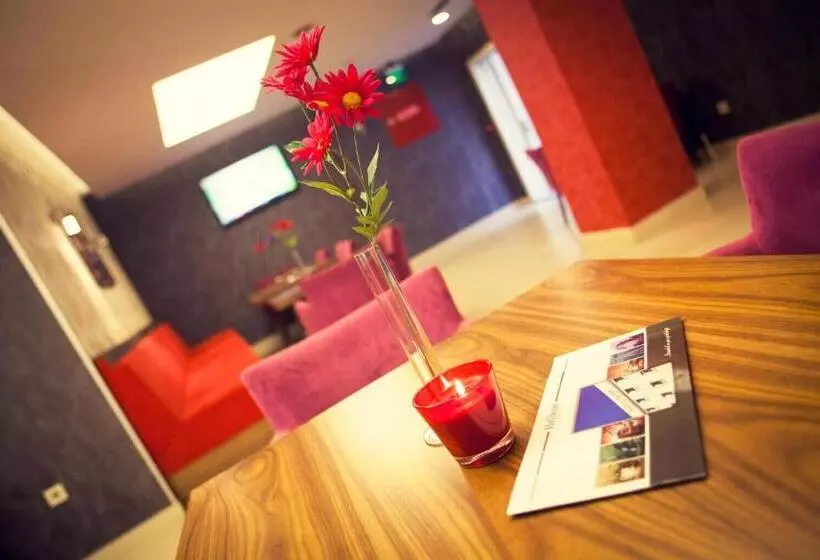 Fotos del hotel Helikon Business:  12