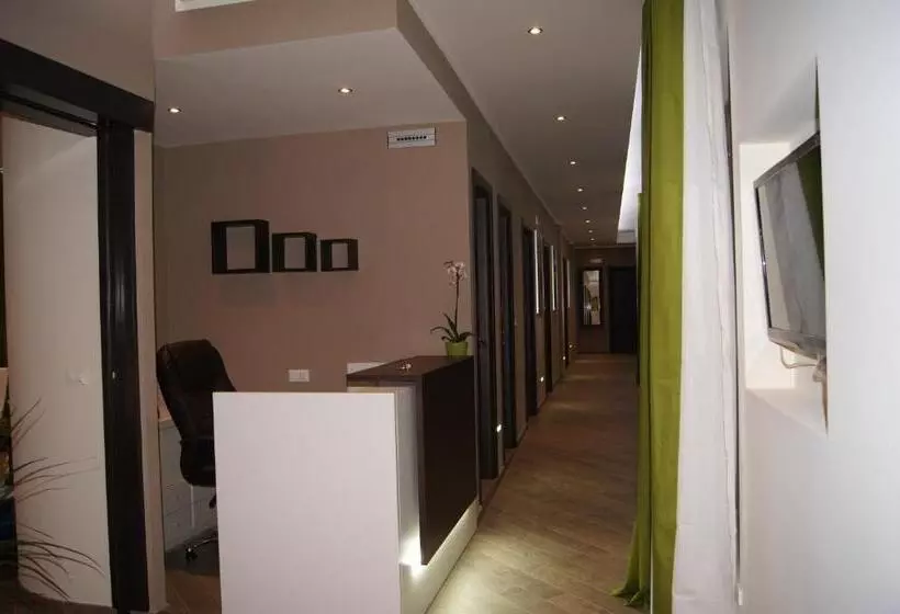 Fotos del hotel Mia Suites:  2