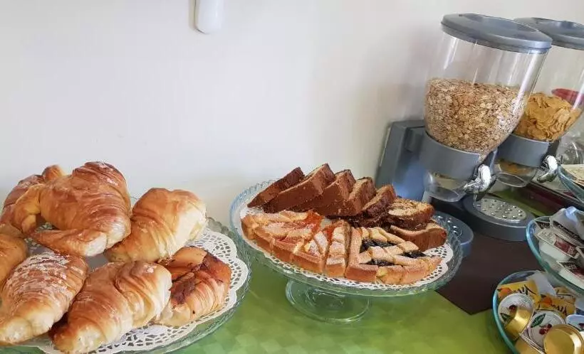 Fotos del hotel Mia Suites:  12