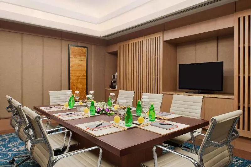 Fotos del hotel The Leela Ambience Convention Hotel Delhi:  10