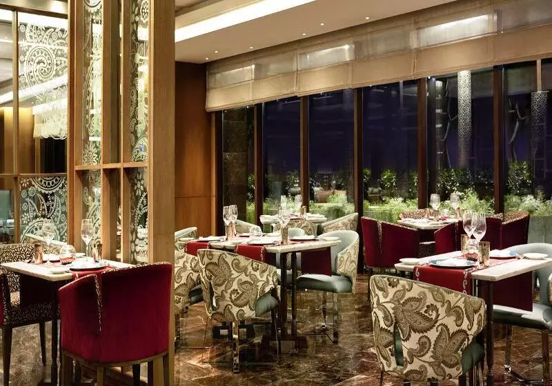 Fotos del hotel The Leela Ambience Convention Hotel Delhi:  8