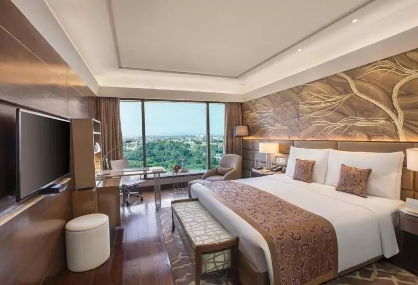 Fotos del hotel The Leela Ambience Convention Hotel Delhi:  19