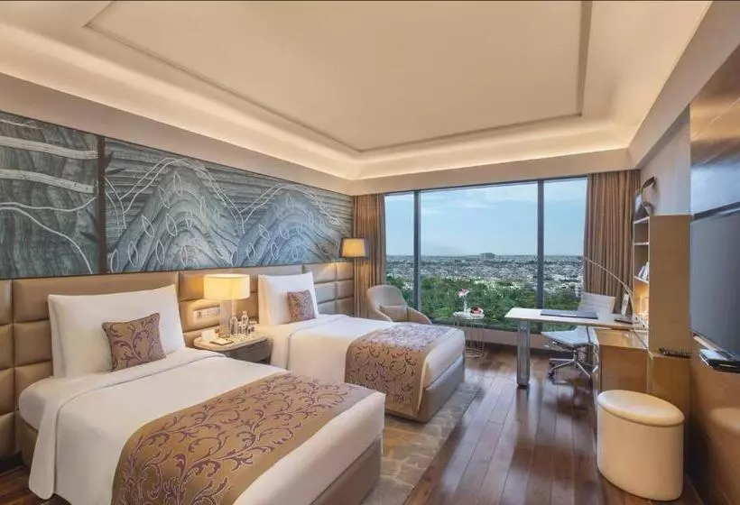 Fotos del hotel The Leela Ambience Convention Hotel Delhi:  13