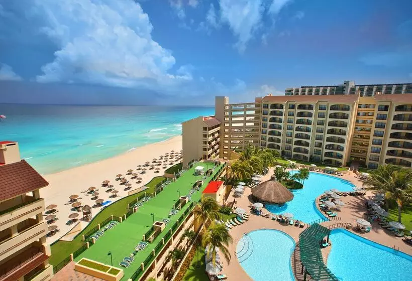 Fotos del hotel The Royal Islander – An All Suites Resort:  25