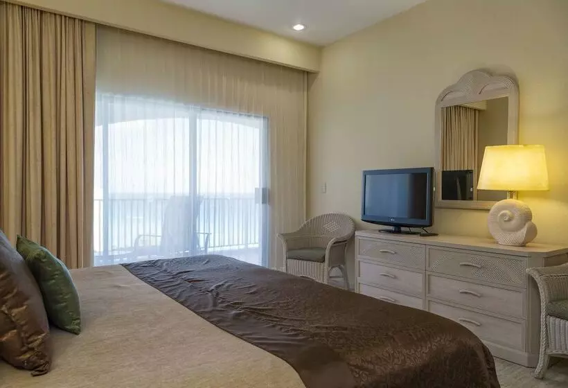 The Royal Islander – An All Suites Resort