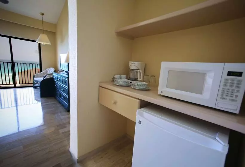 Fotos del hotel The Royal Islander – An All Suites Resort:  15