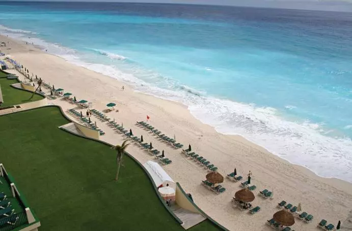 Fotos del hotel The Royal Islander – An All Suites Resort:  17