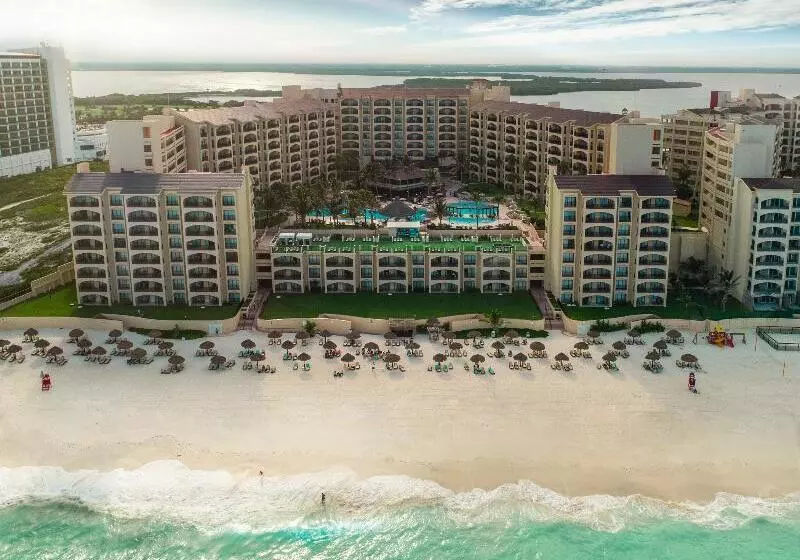 Fotos del hotel The Royal Islander – An All Suites Resort:  23