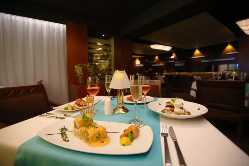 Fotos del hotel The Royal Islander – An All Suites Resort:  5