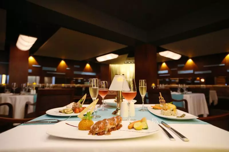 Fotos del hotel The Royal Islander – An All Suites Resort:  13