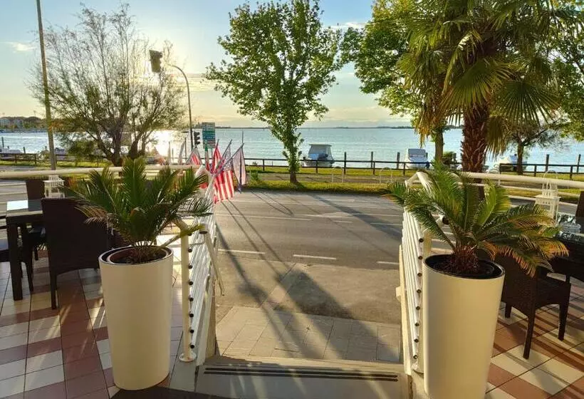 Fotos del hotel Capri:  13