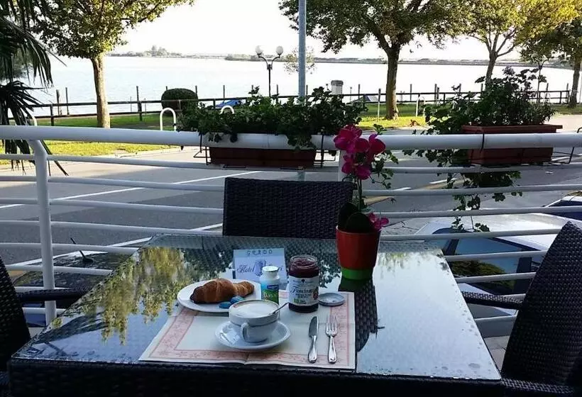 Fotos del hotel Capri:  6