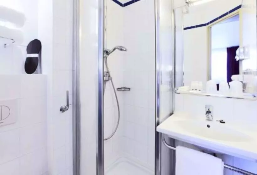 Fotos del hotel Kyriad Paris 18 - Porte De Clignancourt - Montmartre:  5