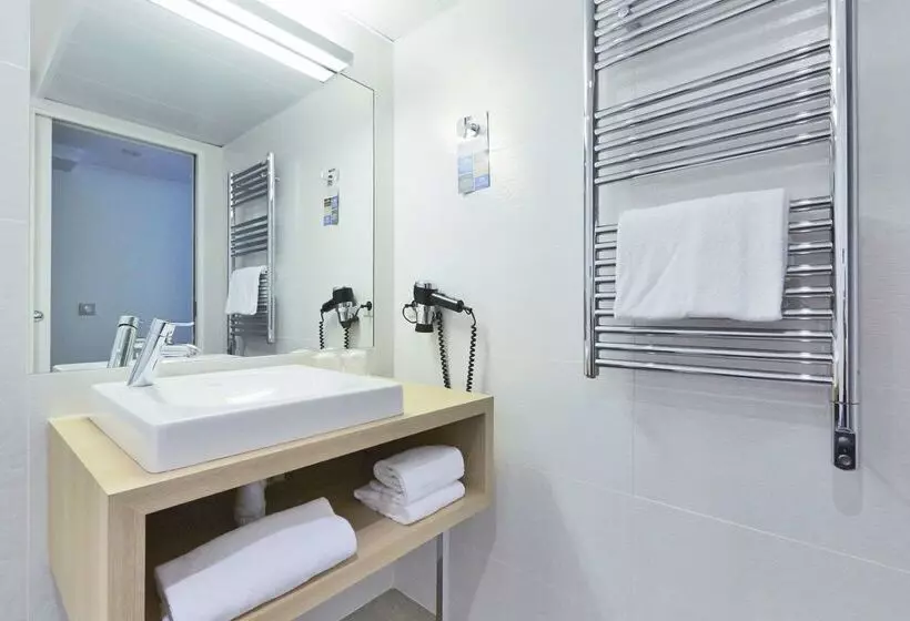 Fotos del hotel Kyriad Paris 18 - Porte De Clignancourt - Montmartre:  17