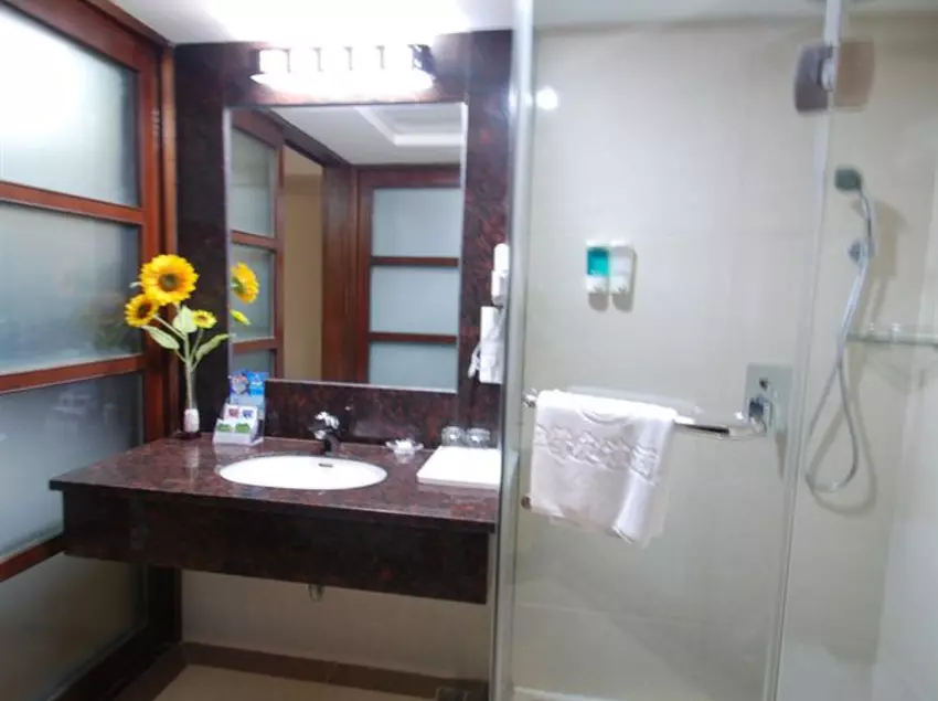 Fotos del hotel Overseas Chinese Friendship:  7