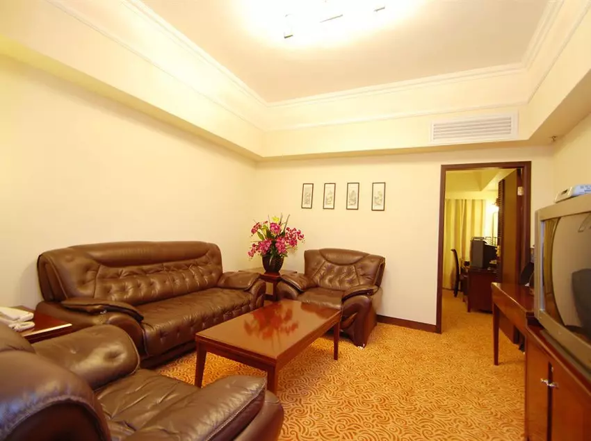 Fotos del hotel Overseas Chinese Friendship:  12