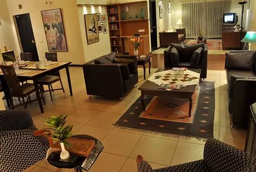 Fotos del hotel Sterling Suites Langford Town:  2