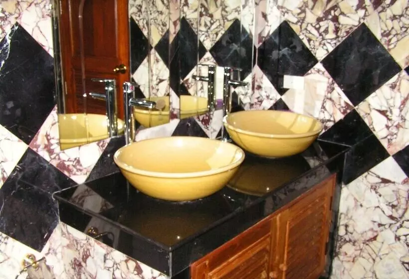 Fotos del hotel Prince Edouard Apartments & Resort:  18