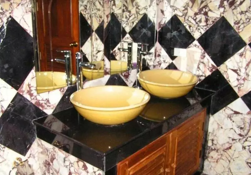 Fotos del hotel Prince Edouard Apartments & Resort:  8