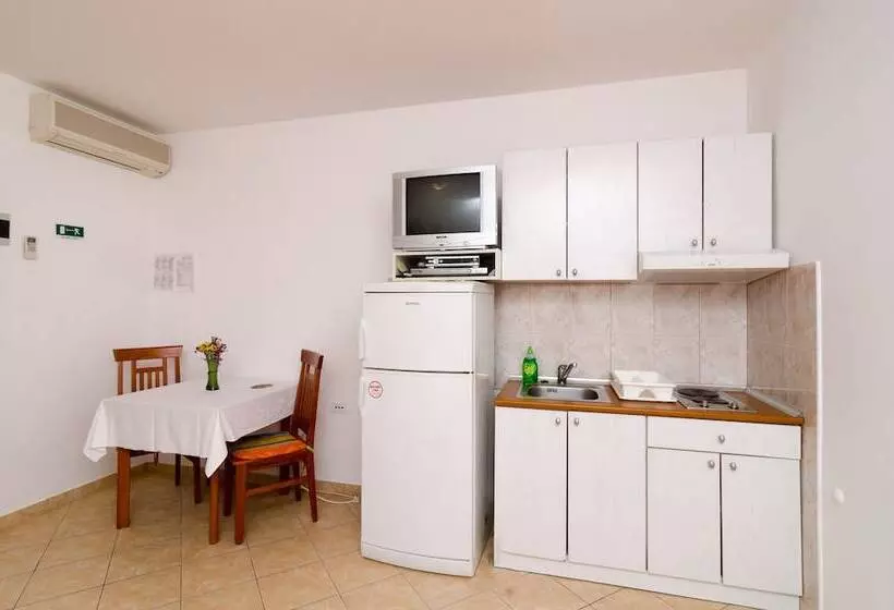 Fotos del hotel Kusalo Apartments:  3