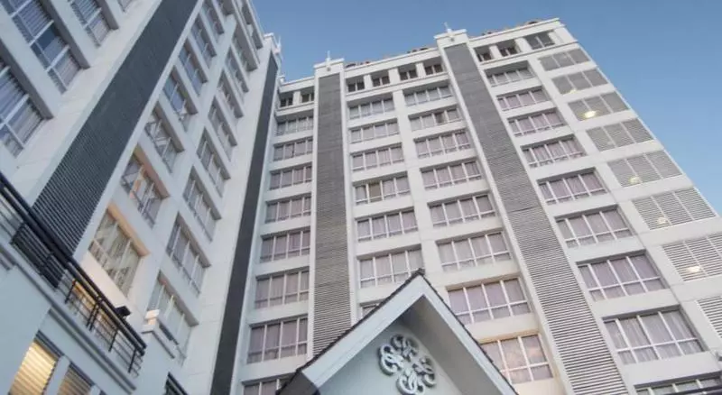 Fotos del hotel Grand Darmo Suite By Amithya:  18