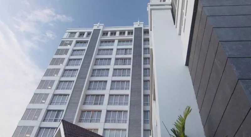 Fotos del hotel Grand Darmo Suite By Amithya:  15