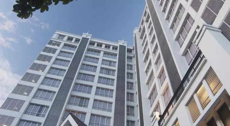 Fotos del hotel Grand Darmo Suite By Amithya:  9