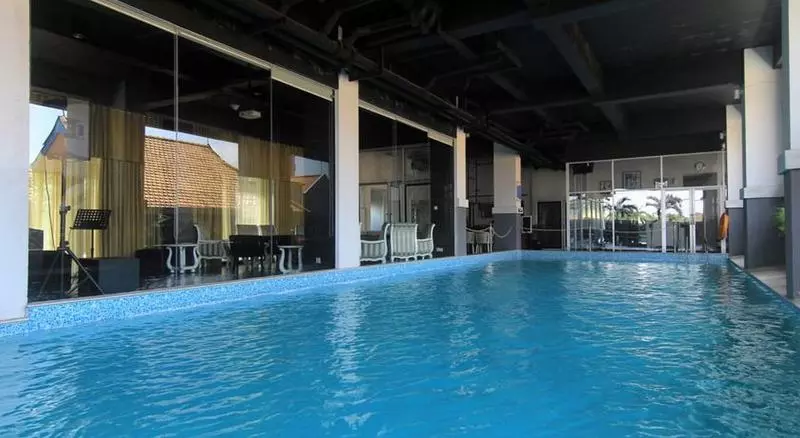 Fotos del hotel Grand Darmo Suite By Amithya:  16