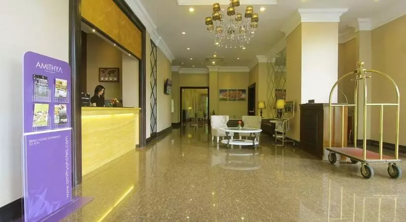 Fotos del hotel Grand Darmo Suite By Amithya:  2