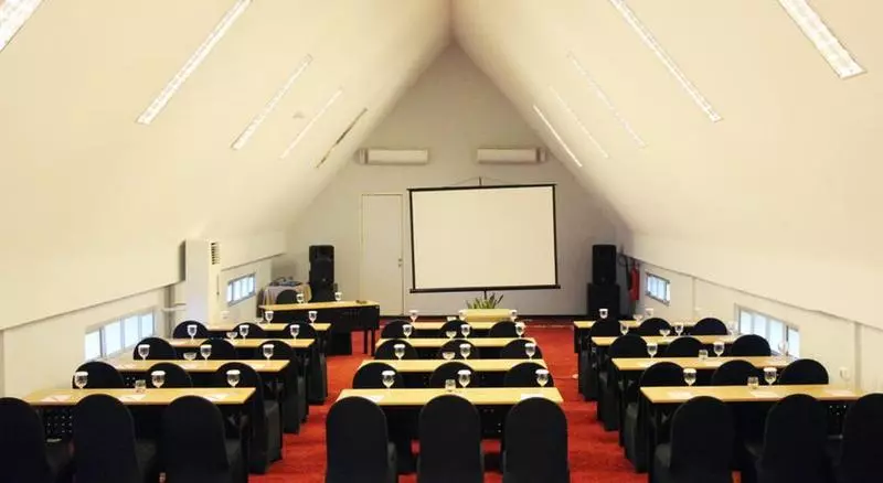 Fotos del hotel Grand Darmo Suite By Amithya:  13