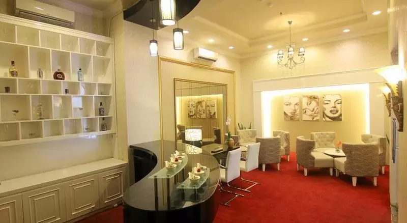 Fotos del hotel Grand Darmo Suite By Amithya:  10