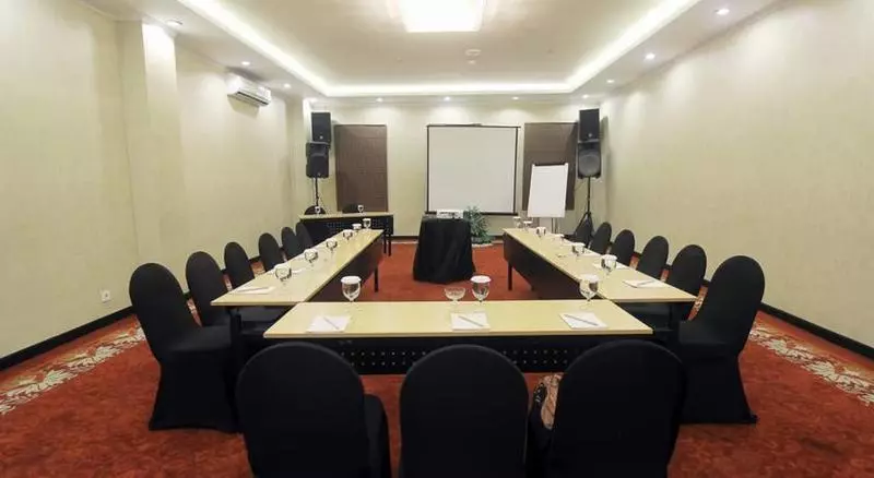 Fotos del hotel Grand Darmo Suite By Amithya:  6