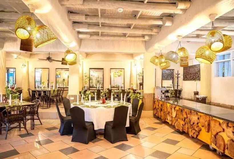 Fotos del hotel Forest Cottages:  5