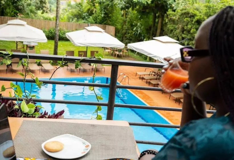 Fotos del hotel Forest Cottages:  6