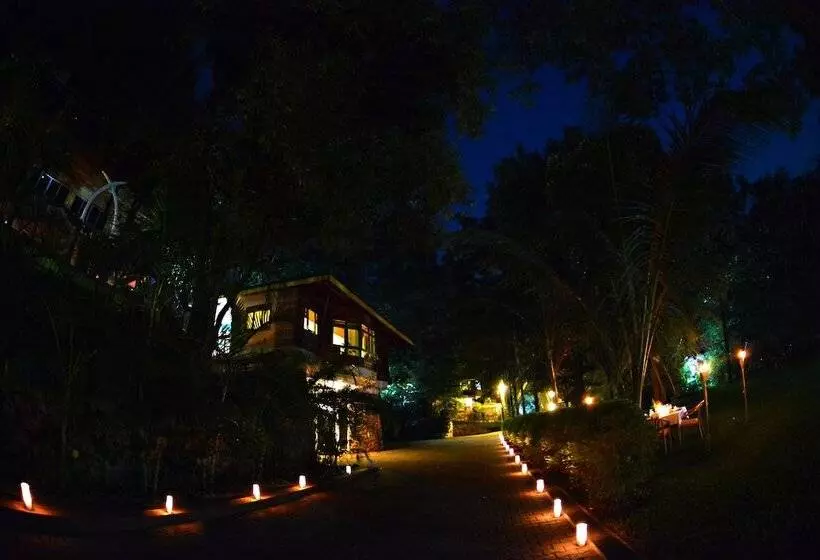 Fotos del hotel Forest Cottages:  18