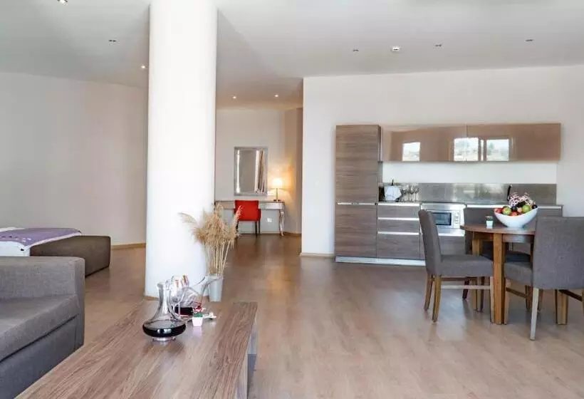 Fotos del hotel Ladies Beach Residence Family Suites:  21