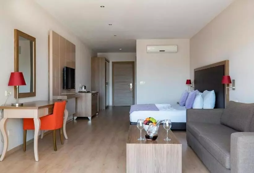 Fotos del hotel Ladies Beach Residence Family Suites:  18