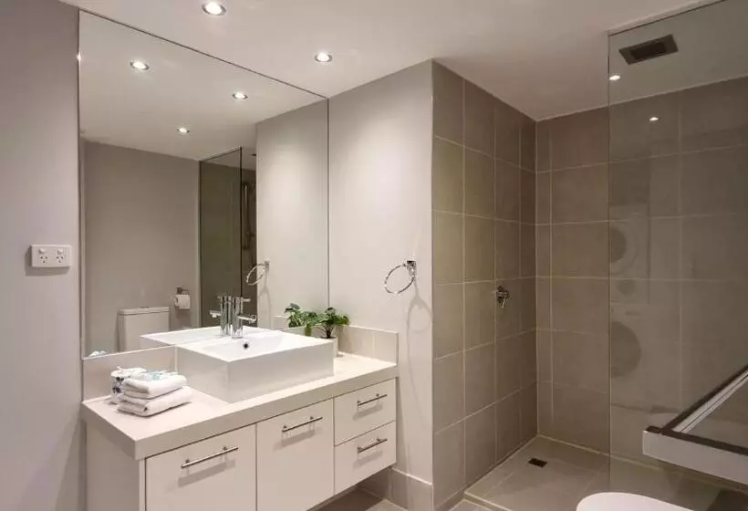 Fotos del hotel Breakers North Absolute Beachfront Apartments:  4