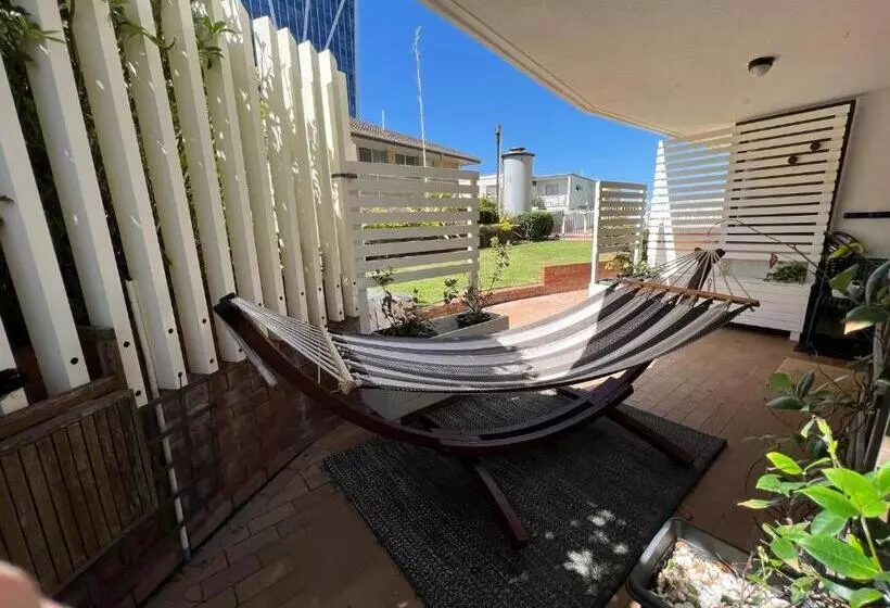 Fotos del hotel Breakers North Absolute Beachfront Apartments:  2