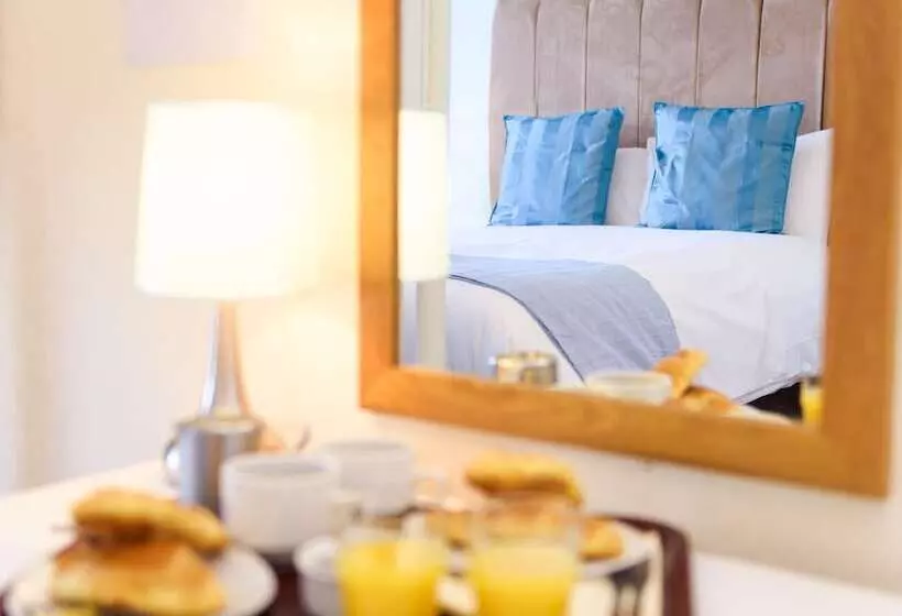 The Clarence Gardens