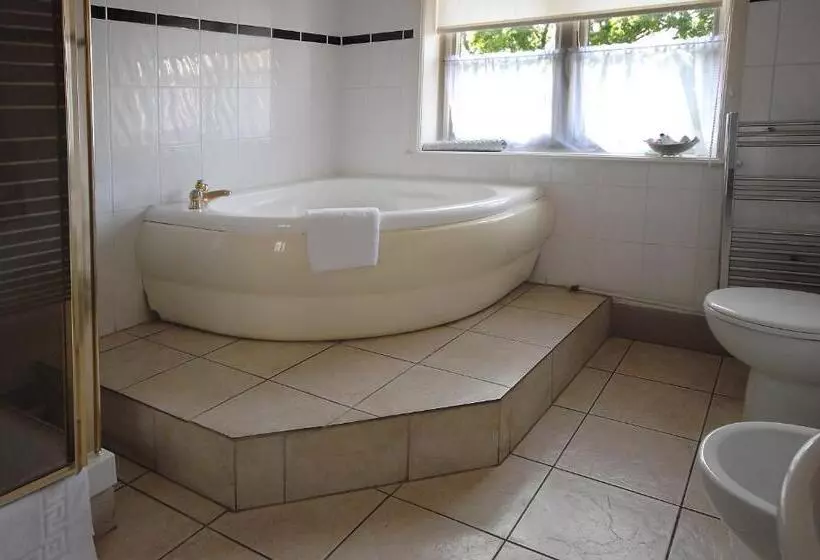 Fotos del hotel Tree Hotel At Iffley:  3