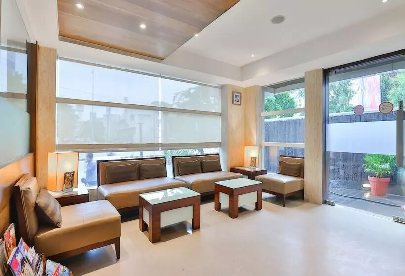 Fotos del hotel Collection O 30006 Ambawadi:  24