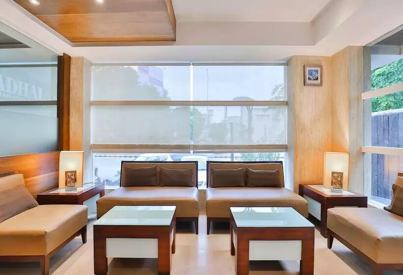 Fotos del hotel Collection O 30006 Ambawadi:  25