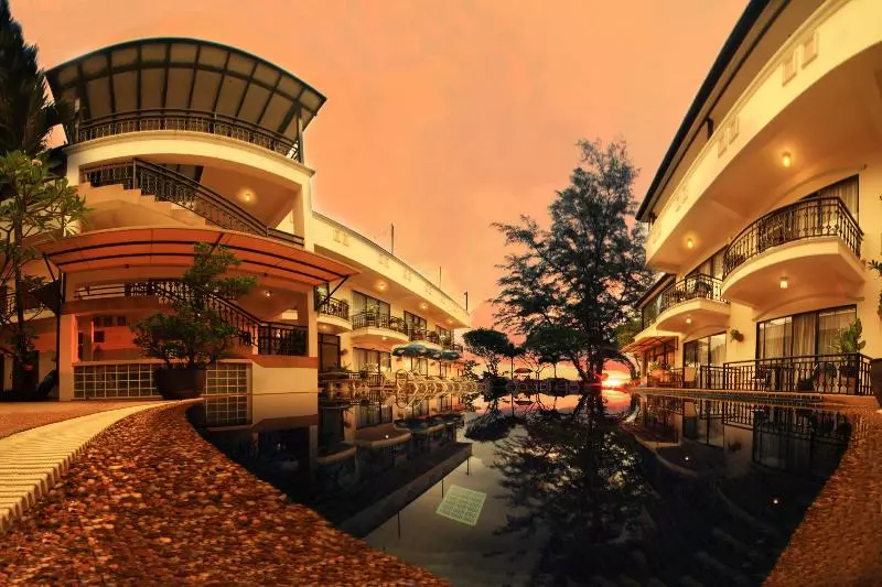 Fotos del hotel In On The Beach:  6