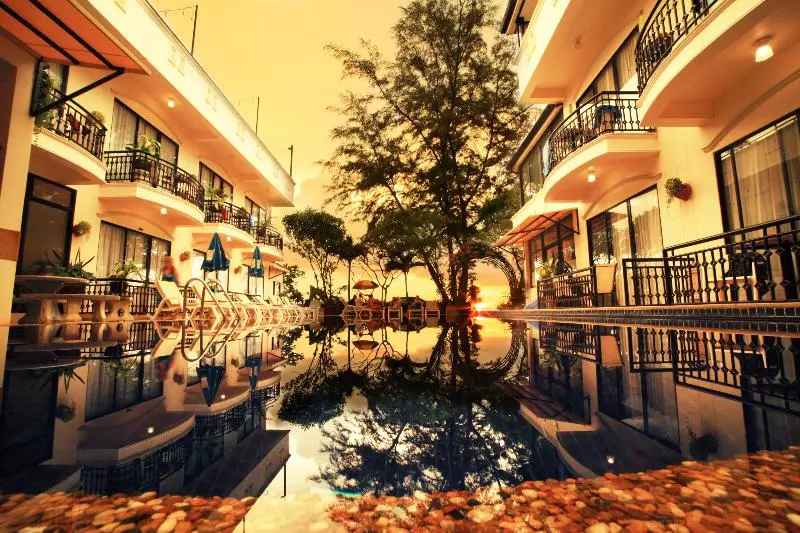 Fotos del hotel In On The Beach:  11