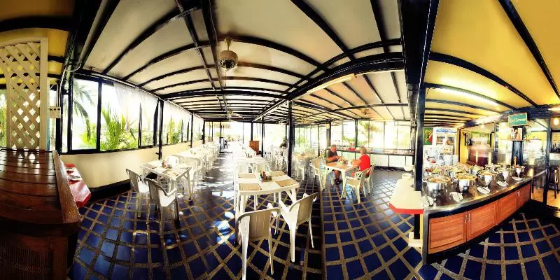 Fotos del hotel In On The Beach:  9