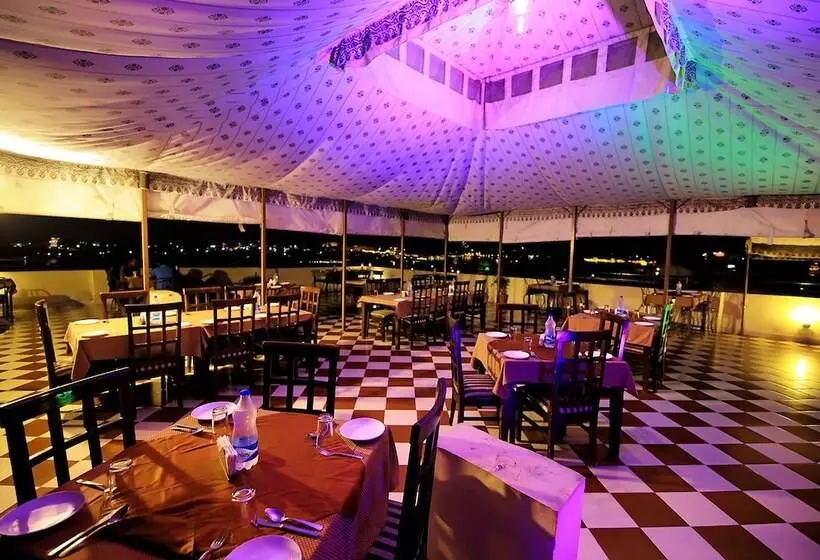 Fotos del hotel Royal Pratap Niwas:  16