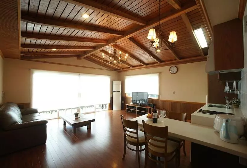 Fotos del hotel Uts Village:  24